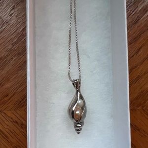 Peal Shell Necklace
